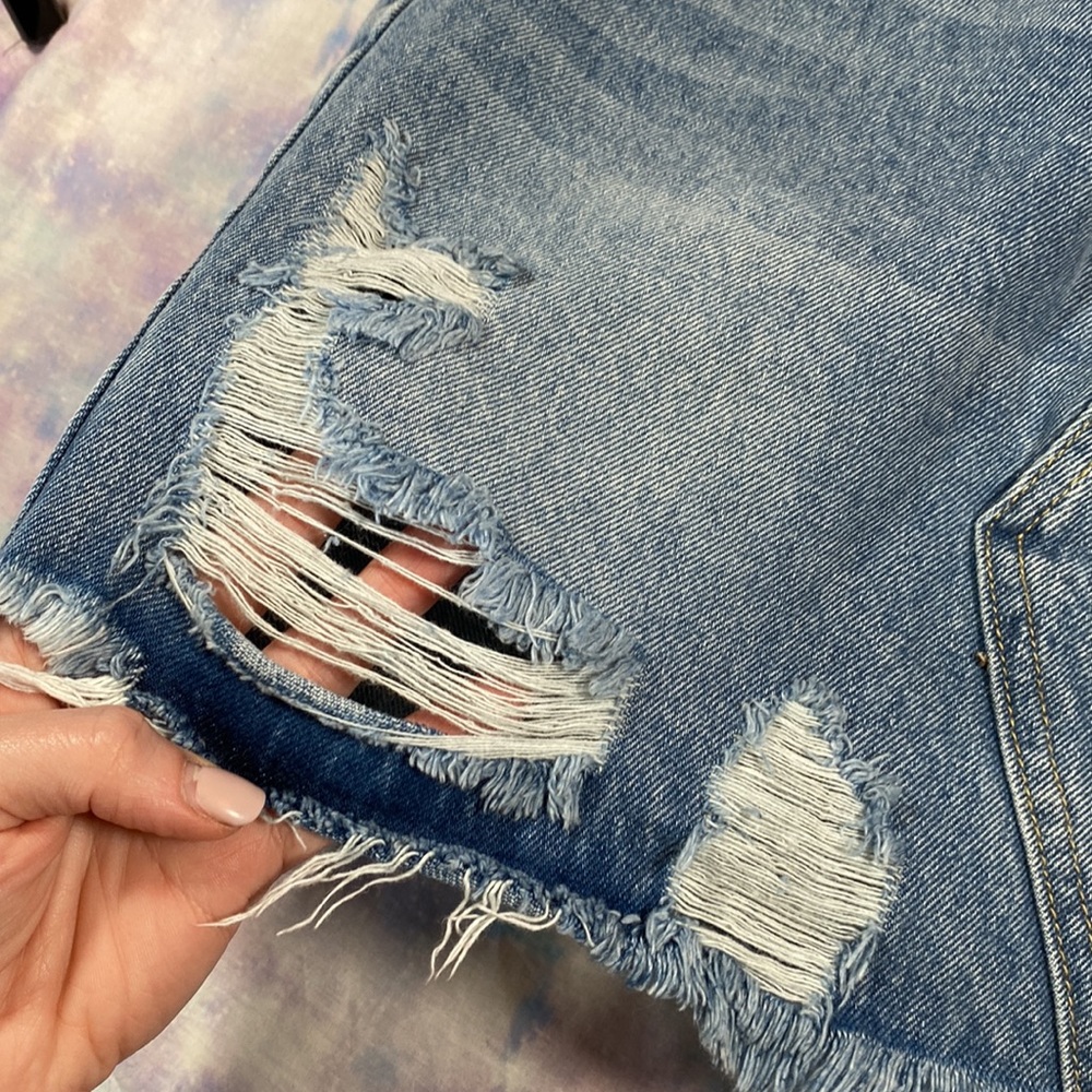 Shein • Floral Appliqué Distressed Denim Skirt - Picture 11 of 12